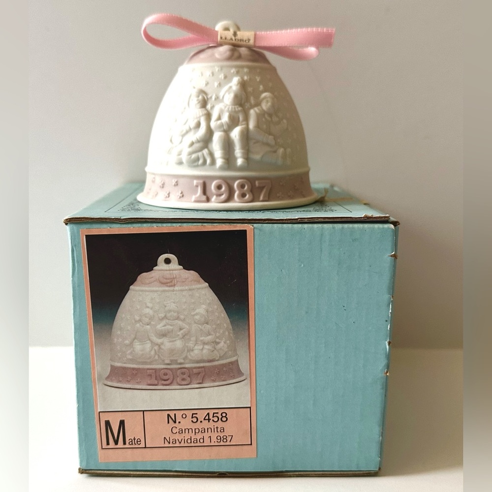BNIB LLADRO 1987 CHRISTMAS BELL ORNAMENT - FIRST IN THE SERIES